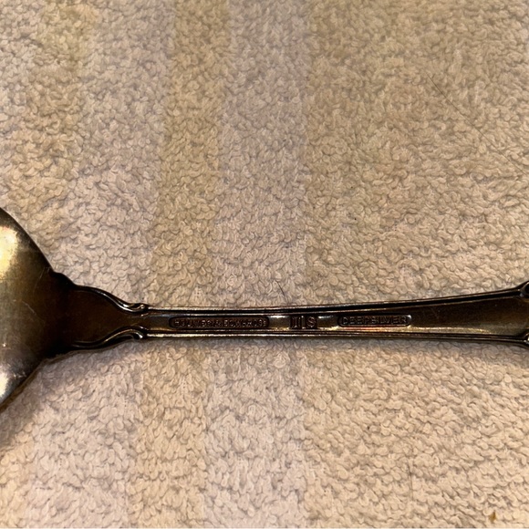 Holmes & Edwards IS Deep Silver Orleans Pie Cake Server Silver Plate 1960s - Picture 3 of 3